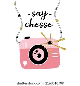 Cartel de la línea de la cámara fotográfica dibujado a mano con las palabras "Di queso". Ilustración vectorial en el estilo simple de doodle