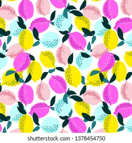 Hand draw seamless pattern of lemons with leaves. Vector illustration.