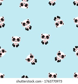 Dibujando mano a la linda panda usando gafas rojas. Icono de dibujos animados, ilustración vectorial sin fisuras sobre fondo azul pastel.