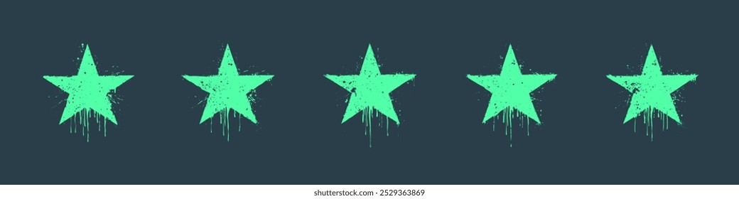 Mão Desenhada Estilo Grunge Estilo Brilhante Turquesa Estrelas Vetor Conjunto Isolado No Fundo Escuro. Formas em forma de estrela Grungy desenhadas à mão com Spatter e gotejamento Clip Art. 5 estrelas Classificação Ilustração Artística