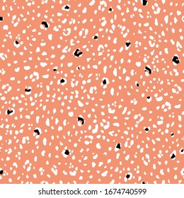 Fondo aislado del patrón vectorial de la piel repetitiva de leopardo de las manos dibujado en forma abstracta