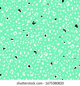 Fondo aislado del patrón vectorial de la piel repetitiva de leopardo de las manos dibujado en forma abstracta
