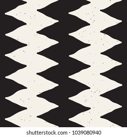 Hand drawn abstract seamless pattern in black and white. Retro grunge freehand jagged lines texture.