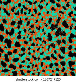 Mano dibujada abstracta de tres colores Chita Leopardo Cuero Animal Formas Geométricas Pieles Repetitivas Patrón vectorial Fondo aislado