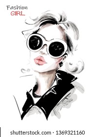 Hand drawn beautiful young woman in sunglasses. Stylish elegant girl. Fashion woman look. Sketch. Vector illustration.