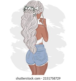 Hand dibujó a una hermosa joven en rubia con pelo lujoso, elegante chica con ropa de verano. niña curtida en pantalones cortos, boceto, imprenta en textiles, ilustración vectorial.