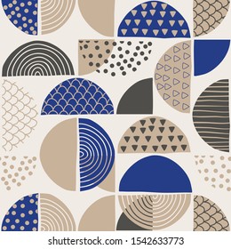 Motif vectoriel géométrique dessiné à la main, bleu et bronzé.  Moderne et artistique. Convient pour le tissu, les textiles, le papier d'emballage.  Motifs dessinés à la main.  Des bandes, des triangles, des points, des écailles de poisson.