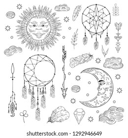 Dibujado a mano boho atrapasueños, sol celestial, luna creciente con nubes y estrellas, flechas y plumas. Patrón escandinavo de magia tribal. Tatuaje bohemio étnico.