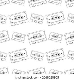 Patrón transparente de cassette dibujado a mano y mixtape, fondo de doodle de dibujos animados en blanco y negro para la tecnología musical o el concepto de equipo de audio.