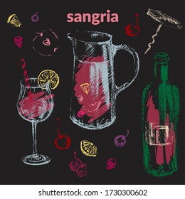 Selección de vino de sangría para la carta de vinos, invitación a las fiestas. Botella de vino tinto, corcho, bayas y trozos de fruta, goblet de vidrio con paja y rebanada de limón.