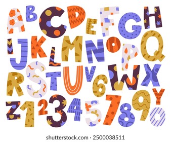 Handgezeichnete kindische Großbuchstaben des englischen Alphabets und Zahlen, Vektorgrafik-Set. Funky ABC Typografie Schriftart, dekorative Vorschulschrift, bunter Grafikdruck für Bildung und Studium