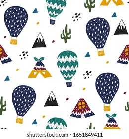 Patrón infantil dibujado a mano con globos, carpas, montañas y cactus. Viaje en plena naturaleza . Aventuras itinerantes, camping. Ilustración del vector