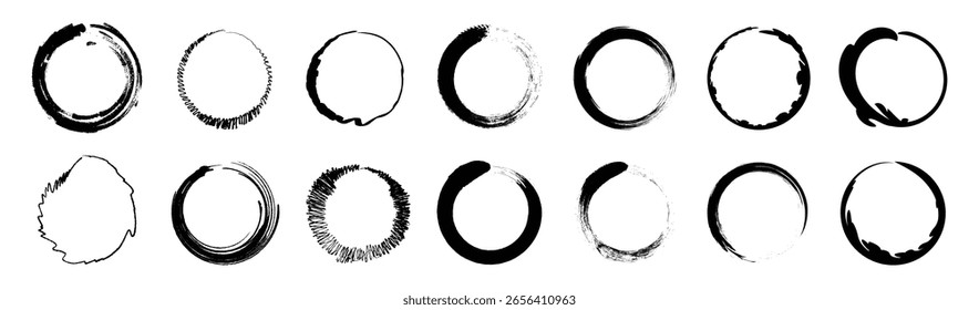 Conjunto de vetor de traçado de pincelada de círculo desenhado à mão - Coleção de formas redondas de tinta grunge no plano de fundo branco