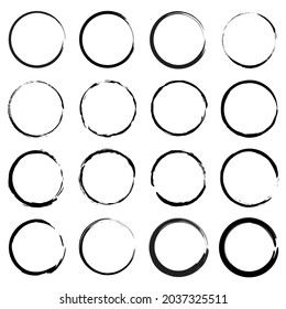 Conjunto de iconos de círculo dibujado a mano. Ilustración de tinta. Marco circular. Diseño de esbozo. Toco de pincel. Ilustración vectorial. Imagen de archivo.