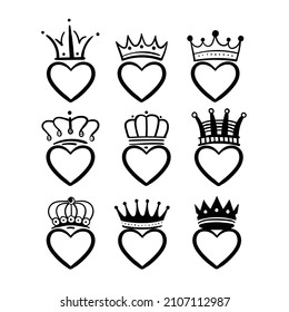 Hand drawn crowned hearts doodle, king and queen crown on heart, sketch love crowns Free Vector