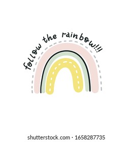 La mano dibujó una linda imagen arco iris. Impresión arcoiris para productos textiles para bebés, tejidos y tarjetas para bebés.
