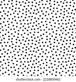Huellas caóticas de diferentes tamaños, flecks, manchas o puntos, sin fisuras. Punto polka inusual negro sobre fondo monocromo abstracto blanco. Espaldas, manchas, manchas, textura de salpicaduras.