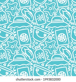 Juego de doodles dibujado a mano que juegan el verano en la playa con iconos y elementos de diseño
