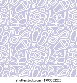 Juego de doodles dibujado a mano que juegan el verano en la playa con iconos y elementos de diseño