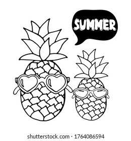 Esbozo de doodle dibujado a mano de dos piñas con diferentes gafas de sol. Burbuja del discurso con letras de verano. Ilustración de vacaciones de vacaciones. Vector plano de dibujos animados para tarjeta de saludo, invitación