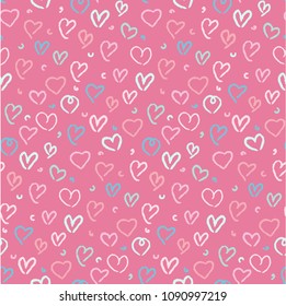 Handgezeichnete doodle kleine Herzen nahtloses Muster. Einfache Pinsel mit rotem, blauem, grünem Herzen formt auf rosafarbenem Hintergrund. Elegante Valentinstag, Muttertag, Geburtstagskarte, Stoffdruck, Geschenkverpackungsdesign.