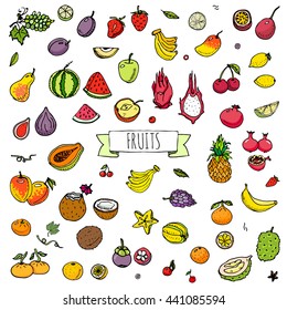 Los iconos de los doodle dibujados a mano de frutas tropicales conjunto. Dibujo vectorial colección de símbolos de bayas de temporada Caricatura diferentes tipos de comida vegetariana dulce Aislada en fondo blanco Estilo de esbozo