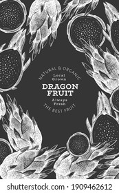 Plantilla de diseño de fruta de dragón dibujada a mano. Ilustración vectorial de alimentos frescos orgánicos en pizarra de tiza. Pancarta de fruta retro pitaya.