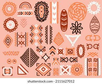 Handgezeichnete ethnische Stammeselemente in buntem Stil. Abstrakte afrikanische Kunstformen Sammlung, Stamm-Doodle-Dekoration Set. Zufällige ethnische Formen, Textur der Tiere und handgezeichnet