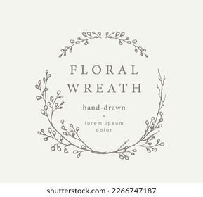 Marco floral dibujado a mano con estilo de esbozo. Elegante corona vintage. Elementos de moda de plantas silvestres y de jardín, ramas, hojas. Ilustración vectorial para etiquetas, identidad corporativa, invitación a matrimonio