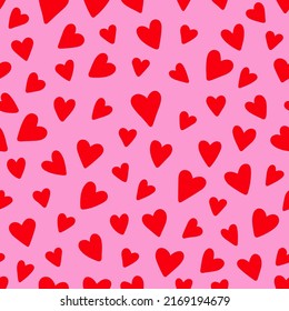 Motif vectoriel harmonieux de coeur dessiné à la main et irrégulier. Beaucoup de coeurs rouges sur fond rose.