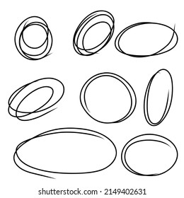 Conjunto de ovalos de resaltado dibujados a mano. Marcador de Doodle resalta los círculos de garrapatas . Esbozo de marcadores. Resaltar texto y objetos importantes. Marcos de garabatos redondos. Ilustración vectorial en fondo blanco.