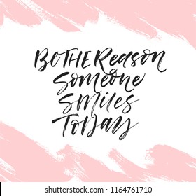  Hand drawn lettering with phrase be the reason someone smiles today . Modern brush calligraphy. Hand lettering quote illustration. Calligraphic poster. Inspirational quote.