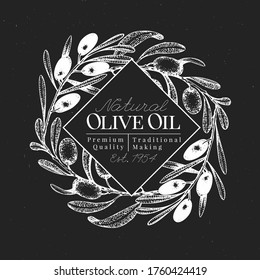 Plantilla de diseño de aceitunas dibujadas a mano. Ilustraciones de aceitunas vectoriales en pizarra. Fondo de oliva vintage