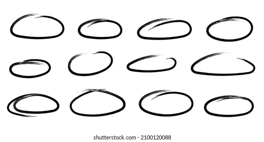 Conjunto oval dibujado a mano. Marcador de Doodle resalta círculos . Resaltar texto y objetos importantes. Marcos de garabatos redondos. Ilustración vectorial en fondo blanco.
