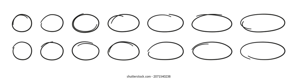 Ovalos dibujados a mano y círculos establecidos. Ovalos de diferentes anchuras. Resalte los marcos de círculo. Elipses en estilo doodle. Conjunto de ilustraciones vectoriales aisladas en fondo blanco.