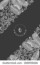 Plantilla de diseño de bifurcación de phistachio dibujada a mano y de núcleos. Ilustración vectorial de alimentos orgánicos en pizarra de tiza. Ilustración de tuerca retro. Banner botánico de estilo grabado.