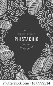 Plantilla de diseño de bifurcación de phistachio dibujada a mano y de núcleos. Ilustración vectorial de alimentos orgánicos en pizarra de tiza. Ilustración de tuerca retro. Banner botánico de estilo grabado.