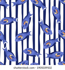 Fauna marina dibujada a mano sin costura con elementos de peces cirujanos azul aleatorio. Fondo rayado. Fondo decorativo para el diseño de tejidos, impresión textil, envoltura, cubierta. Ilustración del vector