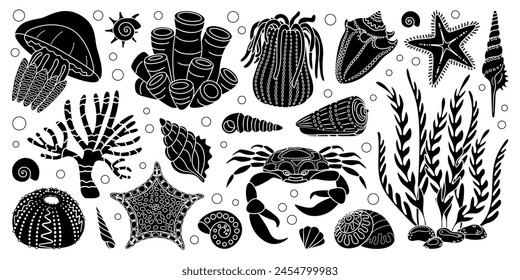 Conjunto de silueta de vida marina dibujado a mano. Animales acuáticos, anémonas, cangrejos, algas, conchas, estrellas de mar, plantas de arrecifes de coral. Siluetas de ecosistema submarino en blanco y negro de estilo sencillo. Ilustración vectorial