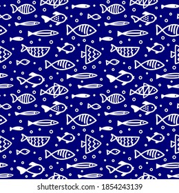 Hand drawn seamless pattern with fish in doodle style. Stylized endless cartoon fishes and bubbles. A flock swims underwater. White contour isolated on a dark blue background. Vector illustration.