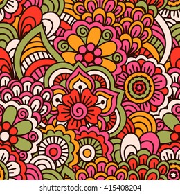 Diseño a mano sin fisuras con elementos florales. Coloridos orígenes étnicos. El patrón se puede utilizar para tela, papel pintado o envolver