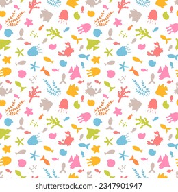 Hand drawn seamless pattern with underwater animals. Ocean, sea life. Nautical background. Vector illustration