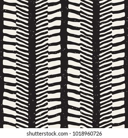 Hand drawn style seamless pattern. Abstract geometric tiling background in black and white. Vector stylish doodle line lattice