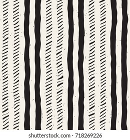 Hand drawn style seamless pattern. Abstract geometric tiling background in black and white. Vector stylish doodle line lattice