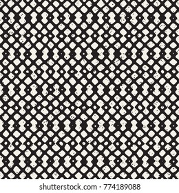 Hand drawn style seamless pattern. Abstract geometric tiling background in black and white. Vector stylish doodle line lattice