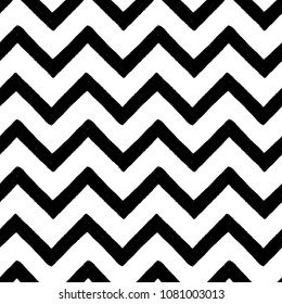 Hand drawn textured zig zag seamless pattern. Vector ilustration.