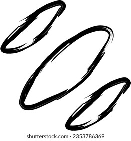 Dibujar a mano tres formas diagonales ovaladas o elipsis negras, estilo de trazo de pincel aislado sobre fondo blanco.