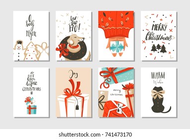 Gráficos dibujados a mano divertida abstracta Feliz Navidad, colección de tarjetas de dibujos animados conjunto con adorables ilustraciones, sorpresas cajas de regalo, perros y texto caligráfico moderno escrito a mano aislado en fondo blanco.