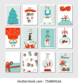 Vector dibujado a mano diversión abstracta Feliz Navidad, colección de tarjetas de dibujos animados conjunto con adorables ilustraciones, sorpresas cajas de regalo, árbol de Navidad y caligrafía moderna aislados en fondo blanco.
