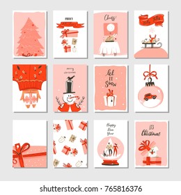 Extracto vector mano Colección de tarjetas de dibujos animados Feliz Navidad con adorables ilustraciones, sorpresas cajas de regalo, árbol de Navidad y caligrafía moderna en colores pastel aislados en fondo blanco.